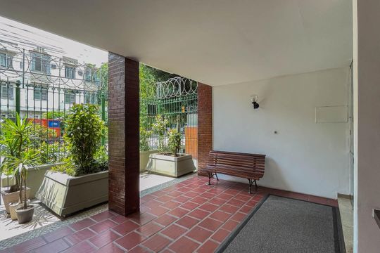 Portaria de apartamento à venda com 2 quartos, 60m² em Grajaú, Rio de Janeiro
