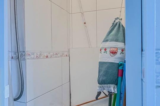 Banheiro de serviço de apartamento à venda com 2 quartos, 60m² em Grajaú, Rio de Janeiro