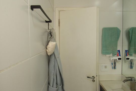 Banheiro de apartamento para alugar com 3 quartos, 65m² em Novo Osasco, Osasco