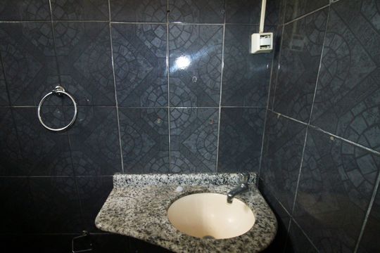 Banheiro de apartamento para alugar com 1 quarto, 60m² em Vila da Penha, Rio de Janeiro