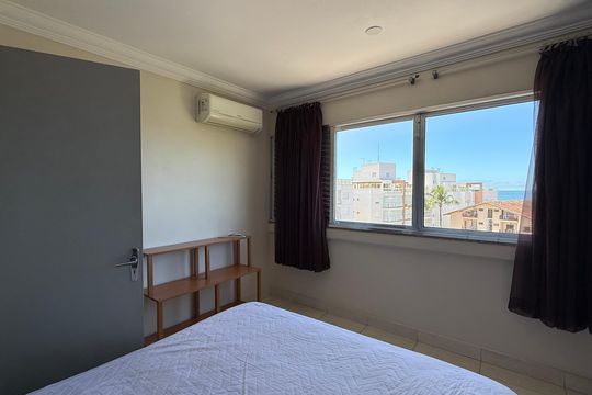 Suíte de apartamento para alugar com 3 quartos, 120m² em Jardim Las Palmas, Guarujá
