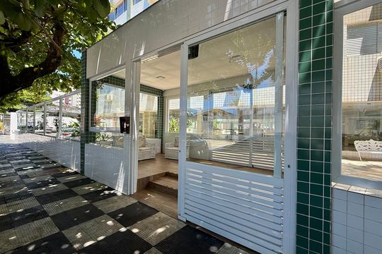 Fachada de apartamento para alugar com 3 quartos, 120m² em Jardim Las Palmas, Guarujá