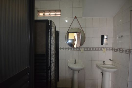 Banheiro Social de casa para alugar com 7 quartos, 400m² em Guadalupe, Rio de Janeiro