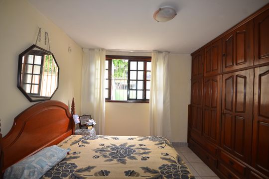 Quarto 1 de casa para alugar com 7 quartos, 400m² em Guadalupe, Rio de Janeiro