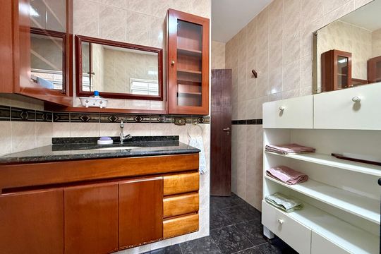 Banheiro Social  de casa para alugar com 2 quartos, 180m² em Vila Ernesto, São Paulo