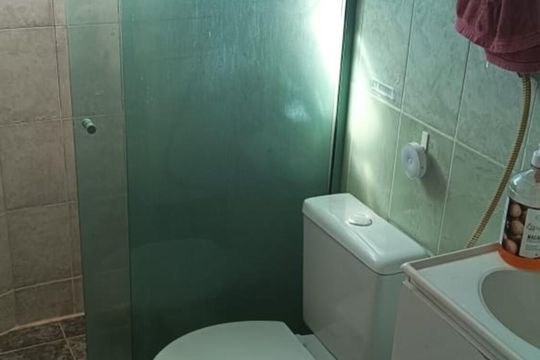 Banheiro de apartamento à venda com 2 quartos, 60m² em Fátima, Niterói