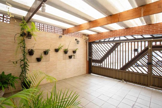 Garagem de casa à venda com 3 quartos, 130m² em Centro, Diadema