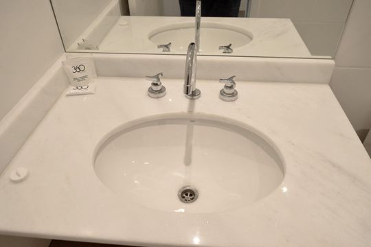 Banheiro de kitnet/studio à venda com 1 quarto, 27m² em Pompeia, São Paulo