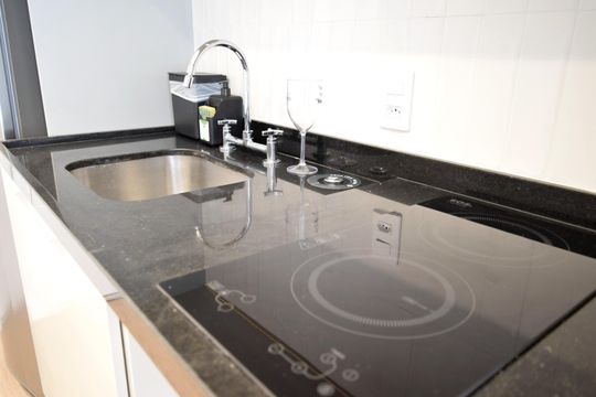 Cozinha de kitnet/studio à venda com 1 quarto, 27m² em Pompeia, São Paulo