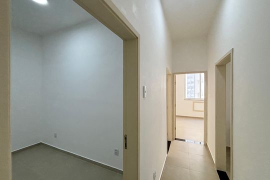 Corredor de apartamento para alugar com 3 quartos, 86m² em Copacabana, Rio de Janeiro