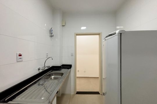 Cozinha de apartamento para alugar com 3 quartos, 86m² em Copacabana, Rio de Janeiro