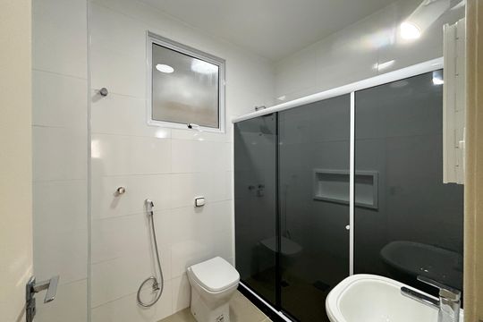 Banheiro social de apartamento para alugar com 3 quartos, 86m² em Copacabana, Rio de Janeiro