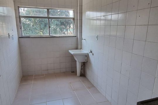 Cozinha de apartamento para alugar com 2 quartos, 56m² em Tanque, Rio de Janeiro