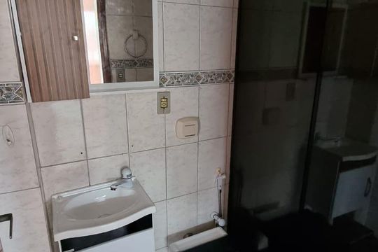 Banheiro de apartamento para alugar com 2 quartos, 56m² em Tanque, Rio de Janeiro