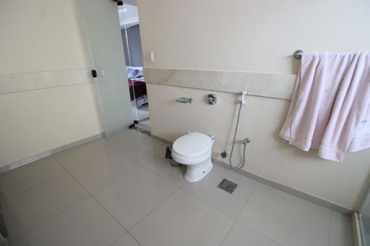 Banheiro da suíte 3 de casa à venda com 7 quartos, 1316m² em Taquara, Rio de Janeiro