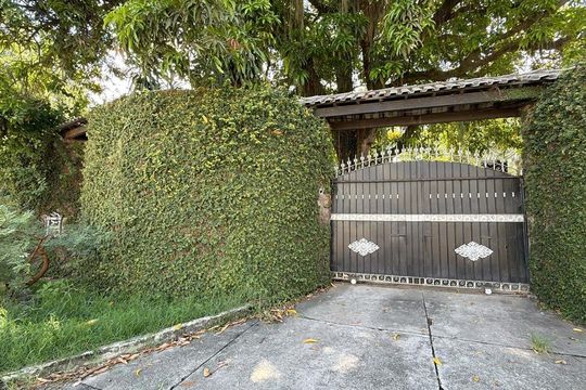 Fachada de casa à venda com 7 quartos, 1316m² em Taquara, Rio de Janeiro