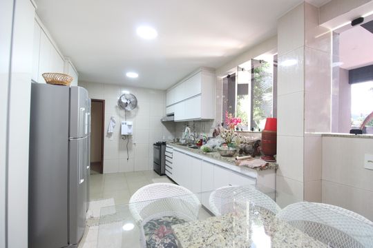 Cozinha de casa à venda com 7 quartos, 1316m² em Taquara, Rio de Janeiro