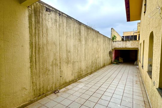 Garagem de casa à venda com 7 quartos, 148m² em Jardim Bom Clima, Guarulhos