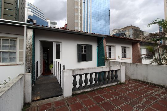 Quintal de casa à venda com 3 quartos, 98m² em Vila Olímpia, São Paulo