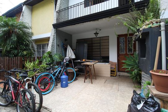 Fachada de casa à venda com 3 quartos, 98m² em Vila Olímpia, São Paulo