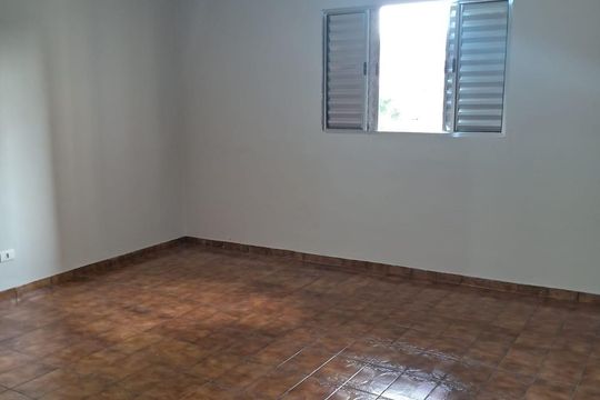 Casa para alugar com 3 quartos, 325m² em Jardim Cláudia, São Paulo