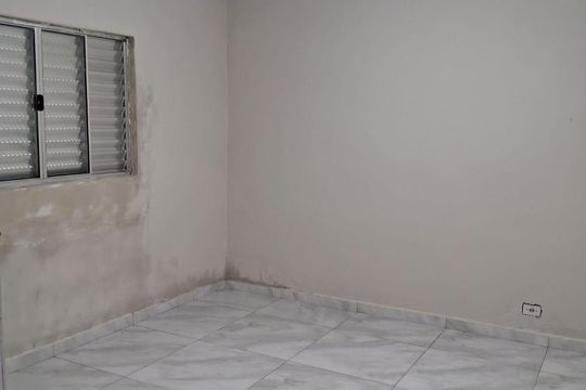 Casa para alugar com 3 quartos, 325m² em Jardim Cláudia, São Paulo