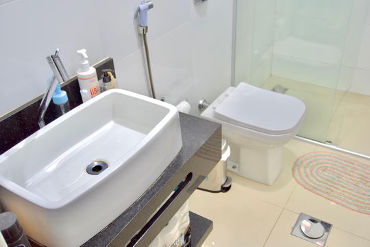Banheiro de apartamento à venda com 1 quarto, 62m² em Prado, Belo Horizonte
