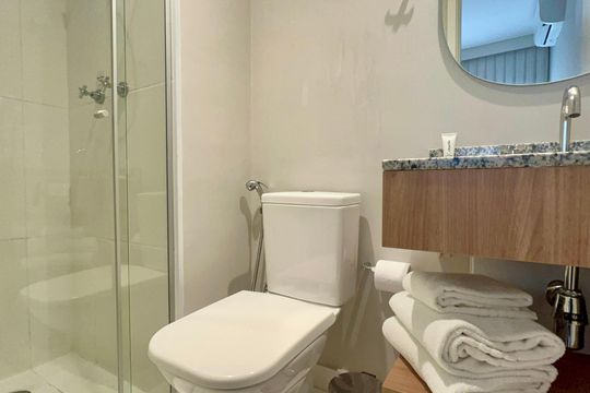 Banheiro da Suíte de apartamento para alugar com 1 quarto, 37m² em Pinheiros, São Paulo