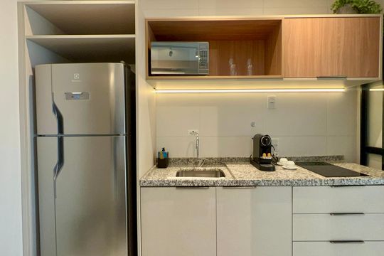 Cozinha de apartamento para alugar com 1 quarto, 37m² em Pinheiros, São Paulo