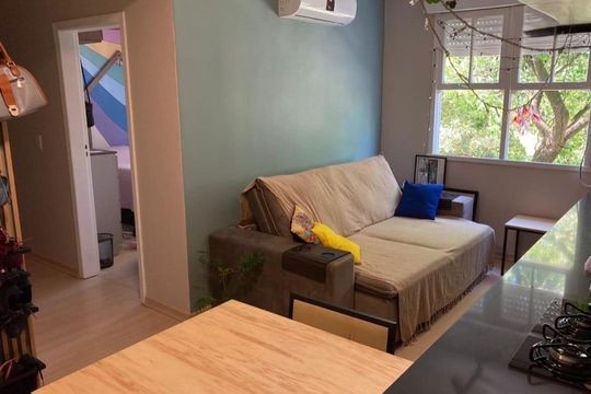Sala de apartamento à venda com 2 quartos, 56m² em Menino Deus, Porto Alegre