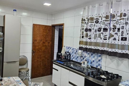 Casa à venda com 2 quartos, 200m² em Parque Maria Luiza, São Paulo