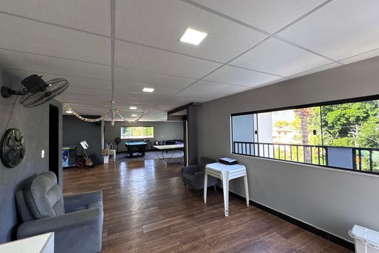 Salão de casa de condomínio à venda com 4 quartos, 300m² em Vargem Grande, Rio de Janeiro