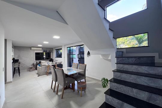 Casa de Condomínio à venda com 4 quartos, 300m² em Vargem Grande, Rio de Janeiro