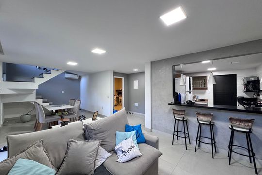 Sala de casa de condomínio à venda com 4 quartos, 300m² em Vargem Grande, Rio de Janeiro