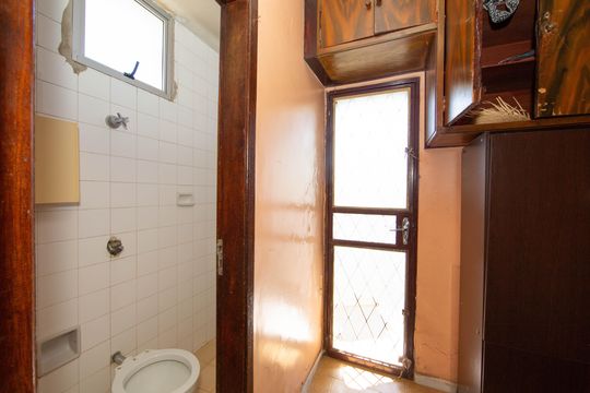 BANHO E QUARTO DE EMPREGADA de apartamento à venda com 4 quartos, 180m² em Santa Lúcia, Belo Horizonte