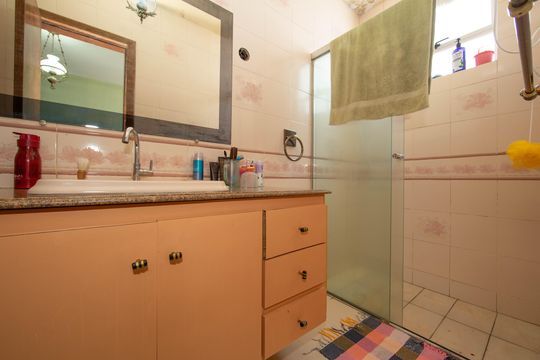 BANHEIRO2 de apartamento à venda com 4 quartos, 180m² em Santa Lúcia, Belo Horizonte