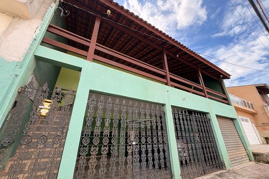 Fachada de casa à venda com 3 quartos, 248m² em Jardim América, Várzea Paulista