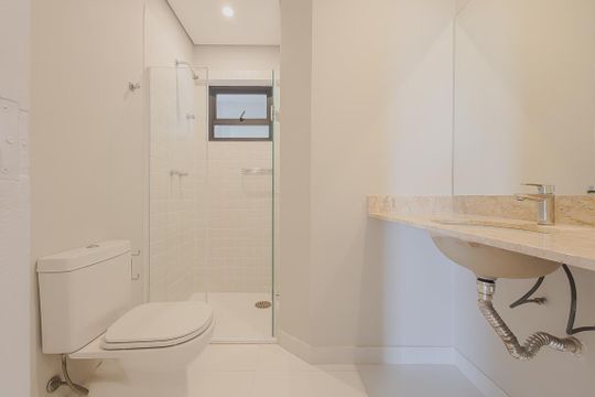 Banheiro de apartamento à venda com 3 quartos, 362m² em Vila Madalena, São Paulo