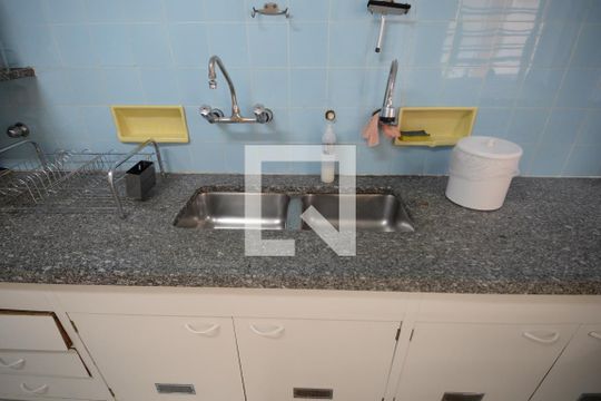 Cozinha de casa para alugar com 3 quartos, 412m² em Jardim da Gloria, São Paulo