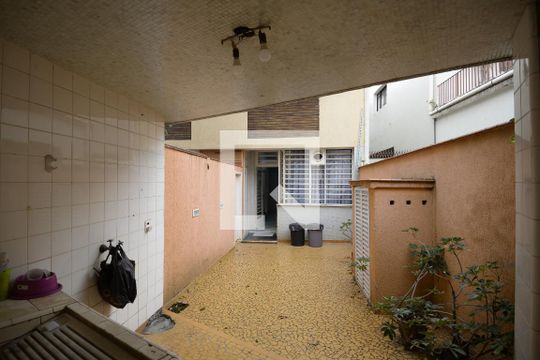 Quintal de casa para alugar com 3 quartos, 412m² em Jardim da Gloria, São Paulo