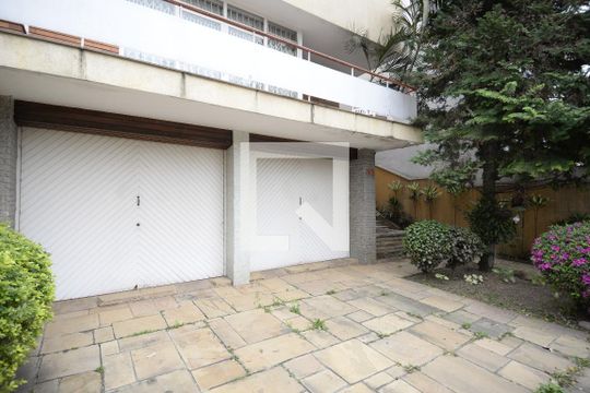 Garagem de casa para alugar com 3 quartos, 412m² em Jardim da Gloria, São Paulo