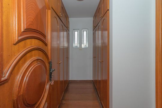 Closet da Suite 1 de casa à venda com 3 quartos, 500m² em Alto da Lapa, São Paulo