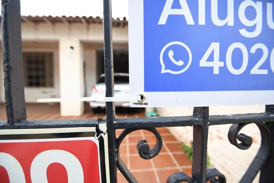 Placa de casa para alugar com 2 quartos, 245m² em Vila Itapura, Campinas