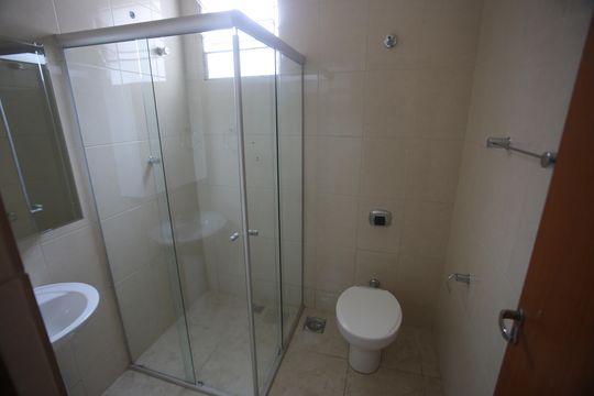 Banheiro de casa para alugar com 2 quartos, 70m² em Carlos Prates, Belo Horizonte