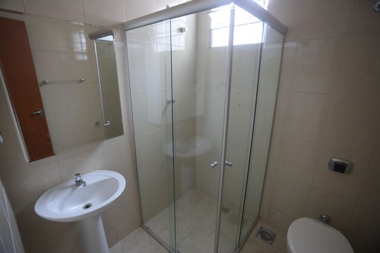 Banheiro de casa para alugar com 2 quartos, 70m² em Carlos Prates, Belo Horizonte