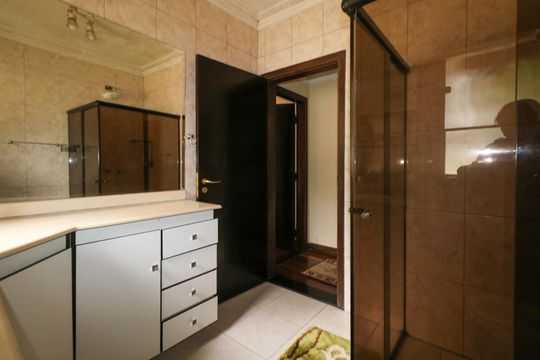 Banheiro de casa à venda com 20 quartos, 700m² em Eldorado, Diadema