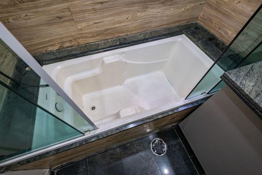 Banheiro de apartamento para alugar com 1 quarto, 40m² em Pinheiros, São Paulo