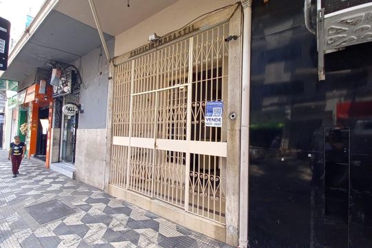 Fachada + Plaquinha de apartamento à venda com 2 quartos, 92m² em Bom Retiro, São Paulo