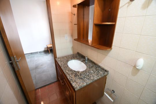 Banheiro de kitnet/studio à venda com 1 quarto, 53m² em Centro, Campinas