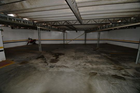 Garagem de kitnet/studio à venda com 1 quarto, 53m² em Centro, Campinas